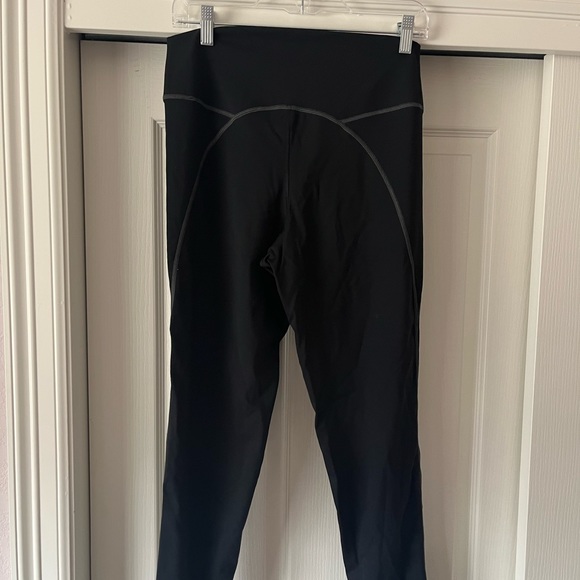 Offline by aerie Black Leggings with stitch detailing, size XL, 7/8 length - Picture 1 of 7